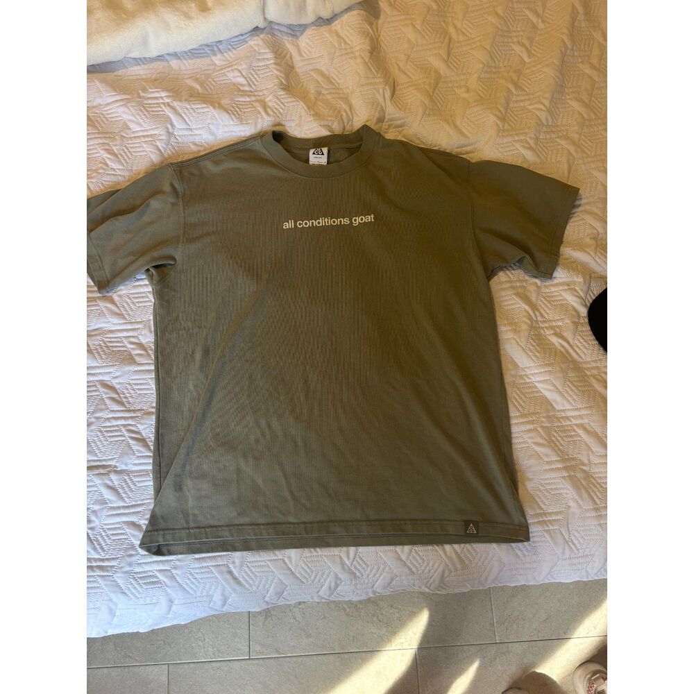 Men's Olive Nike ACG T-Shirt Size M